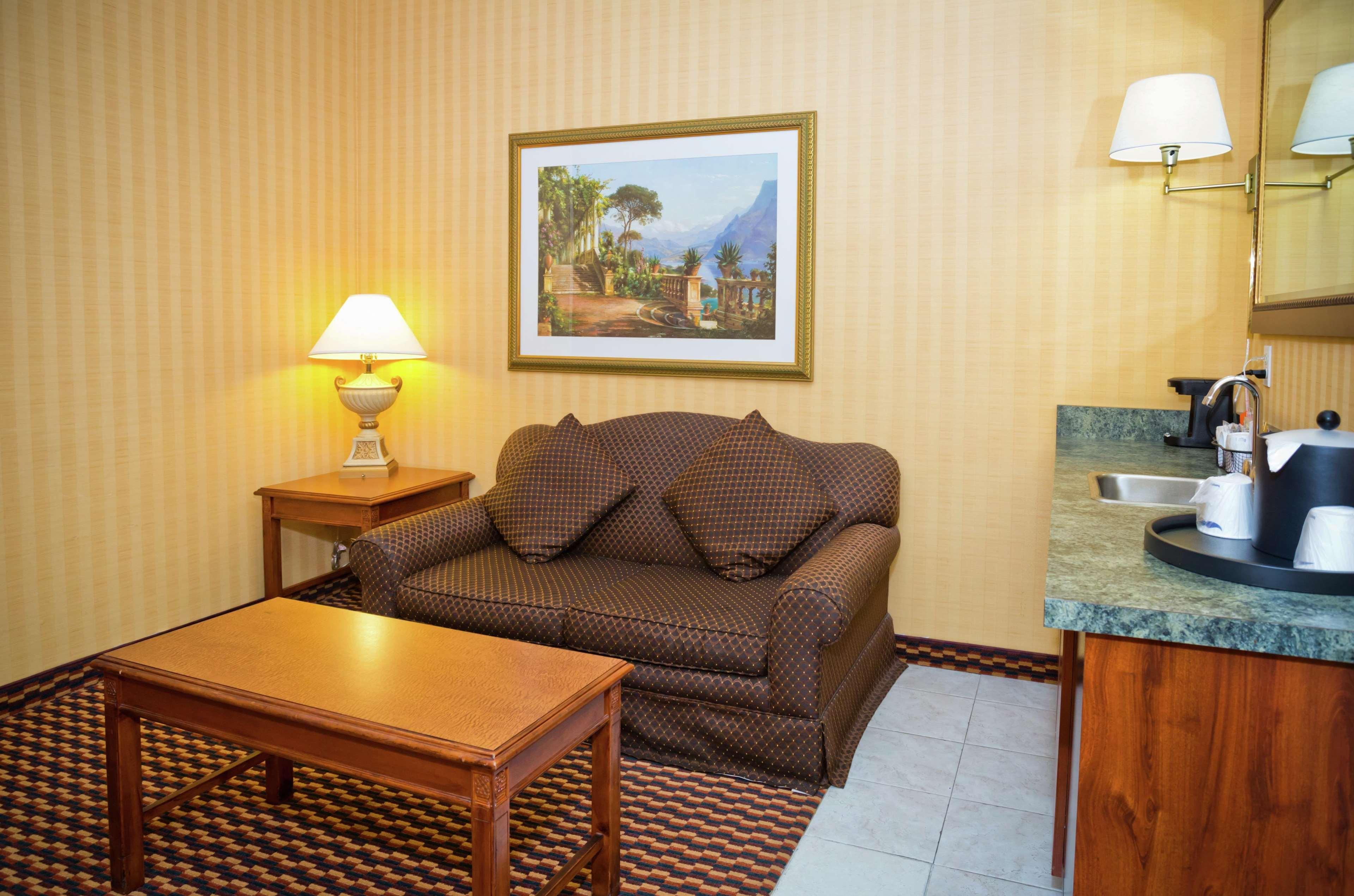 Hampton & Sacramento-auburn Boulevard Hotel McClellan